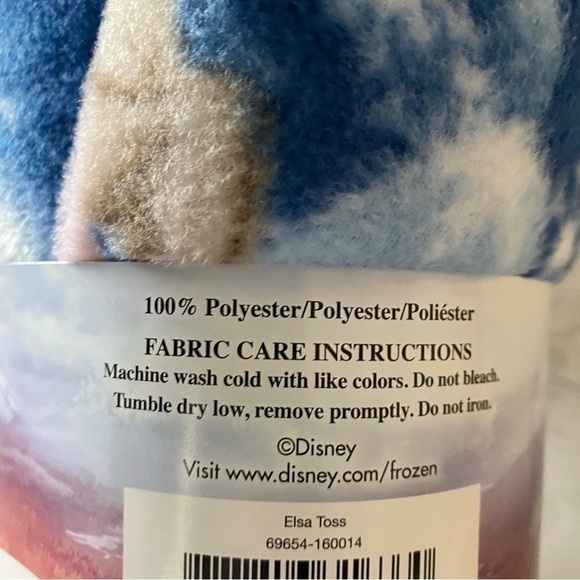 Frozen ll 1.5 yd Fleece Size 1.5 Yd X 59”New With Tags - Picture 8 of 9